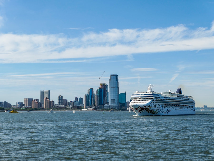 Photo: Cruise Ship in Ocean