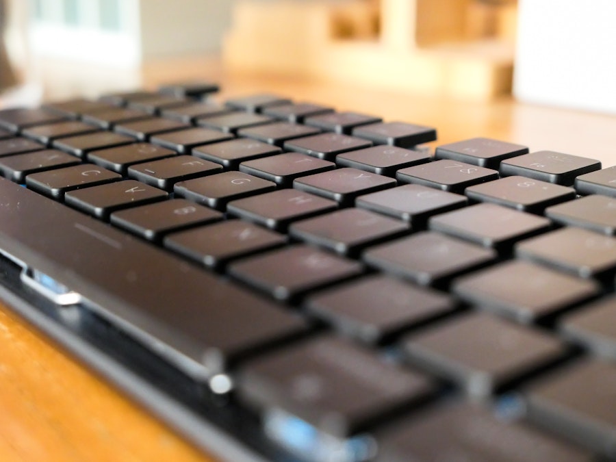 Photo: A close up of a keyboard on a desk with a blurred background 