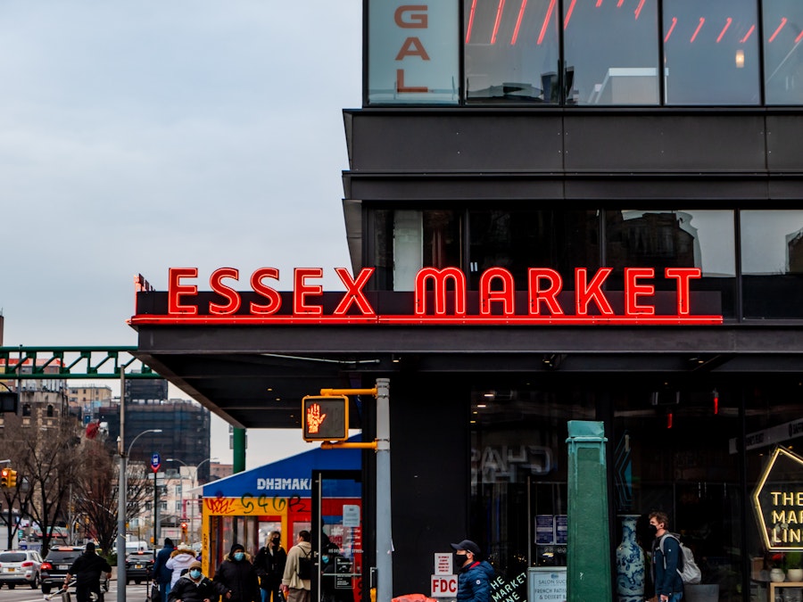 Photo: A storefront with red neon lights in a city