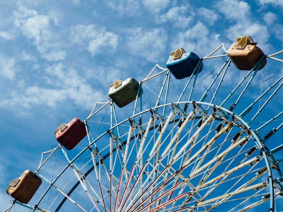 Photo: Ferris Wheel in Amusement Park